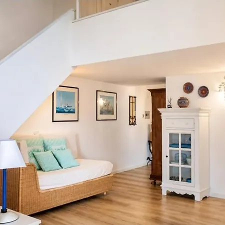 Center Elegant With Sea View Apartment